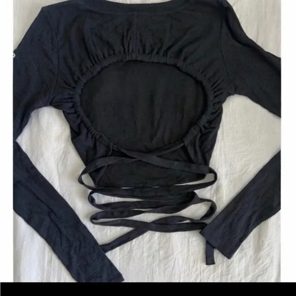 ALO Yoga Black Long Sleeve Strappy Crop Top - Picture 6 of 8